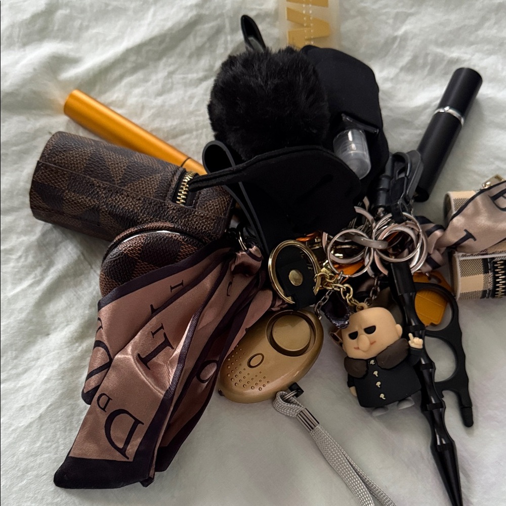 Stylish Keychain Accessory Set - Picture 2 of 3